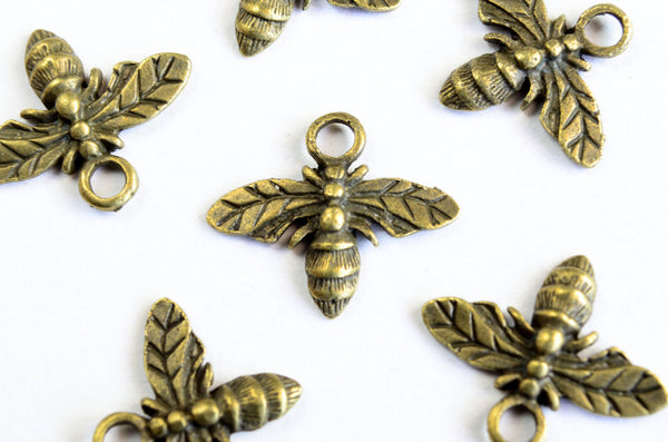Tiny Bee Charm, Bronze Insect Charms, 13mm x 15mm (1708)
