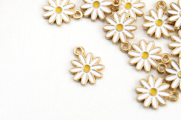 Daisy Charms, Small Enamel, Gold Toned Metal, 12mm x 10mm - 5 pieces (1063)