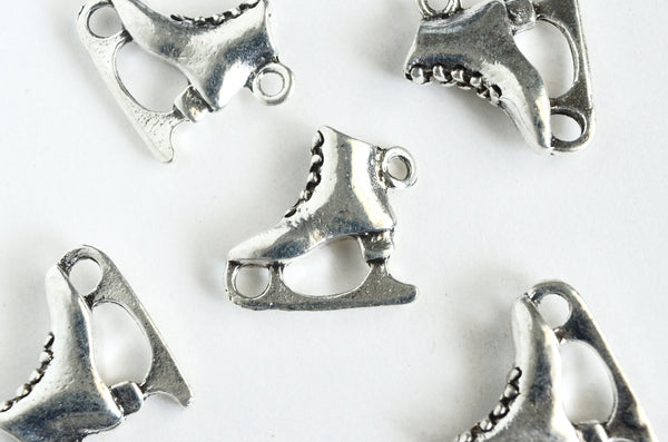 Ice Skate Charms, Antique Silver Tone, 17mm x 17mm - 10 pieces (1367)