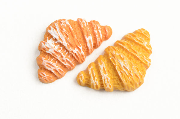 Resin Croissant Cabochons, 26x15mm - 5 pieces (PC044)
